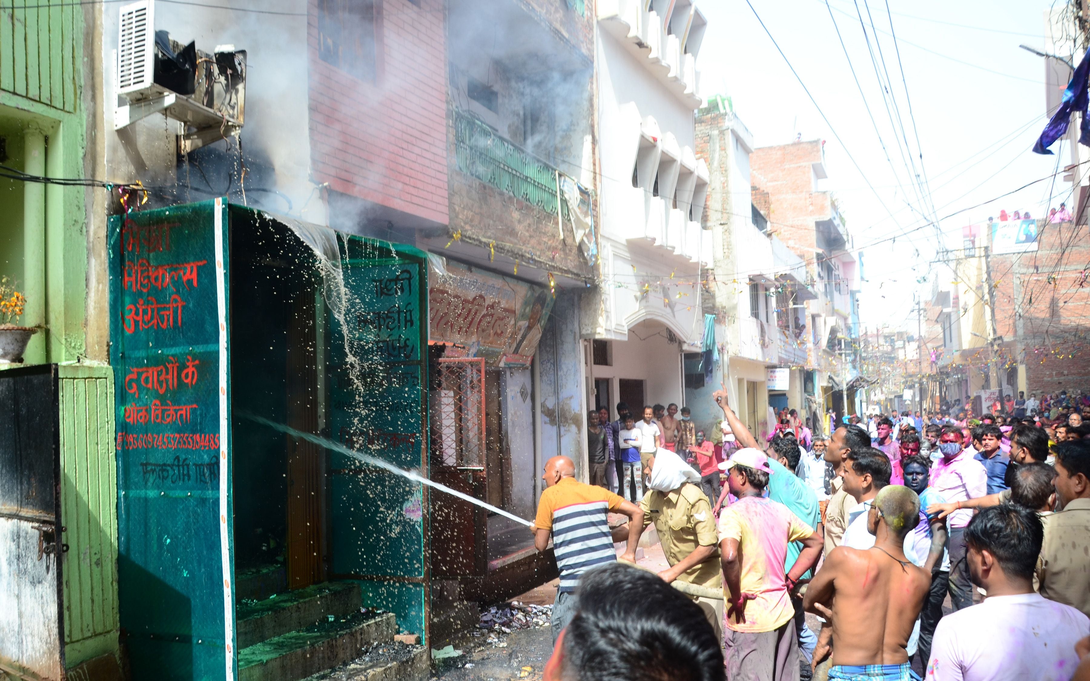 A fire in the drugstore burns goods worth millions A fire in the drugstore burns goods worth millions