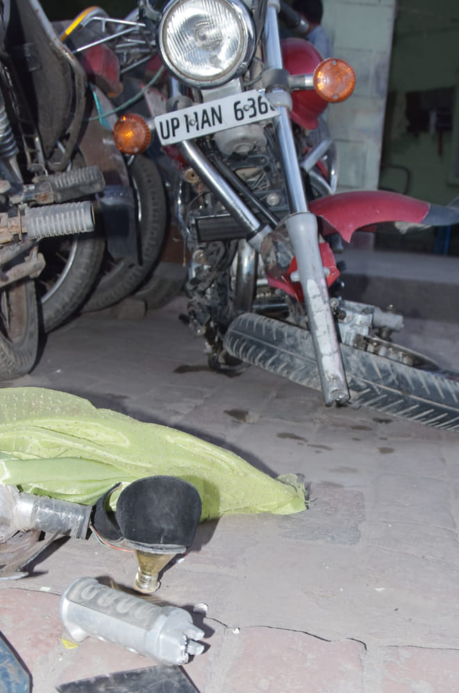 मृतक वसीम की क्षतिग्रस्त बाईक मृतक वसीम की क्षतिग्रस्त बाईक