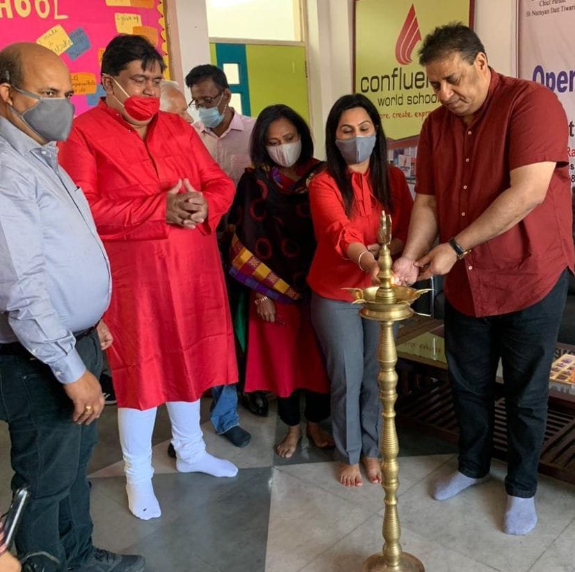 रुद्रपुर के कॉन्फ्लूएंस स्कूल में शतरंज प्रतियोगिता का उद्घाटन करते अतिथि।
