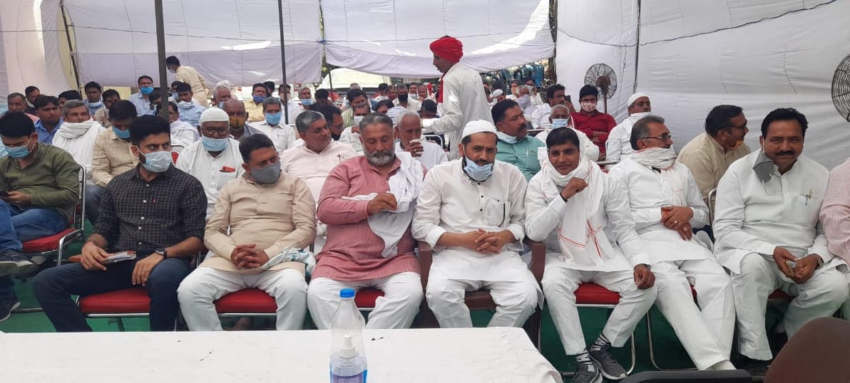 कांधला थाने में शांति समिति की बैठक में भाग लेते गणमान्य लोग कांधला थाने में शांति समिति की बैठक में भाग लेते गणमान्य लोग