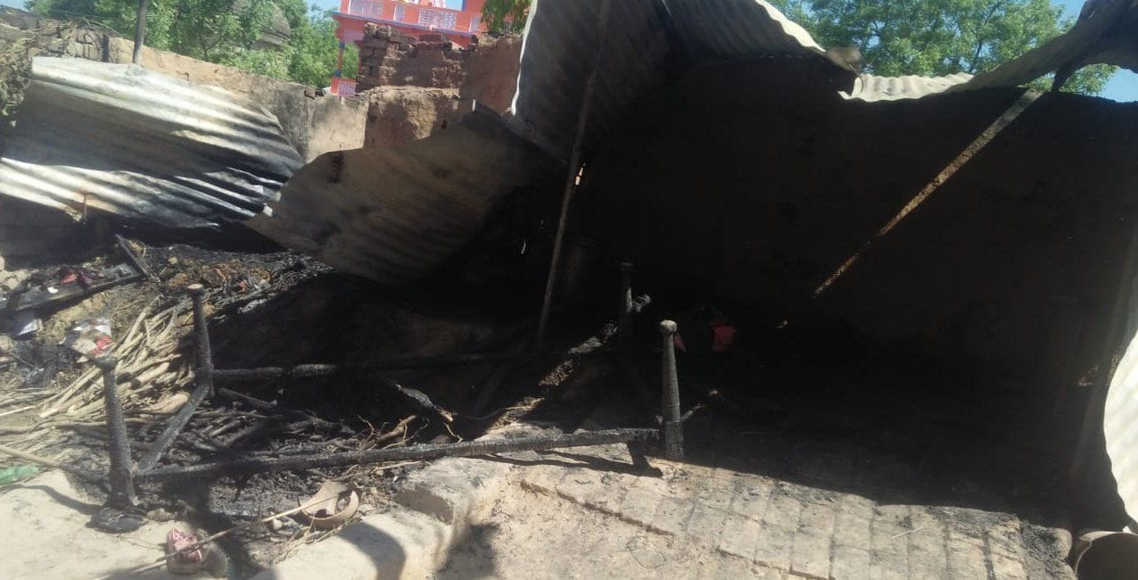 उदयपुर थाने के चाहीन गांव में आग लगने से जला मकान। उदयपुर थाने के चाहीन गांव में आग लगने से जला मकान।