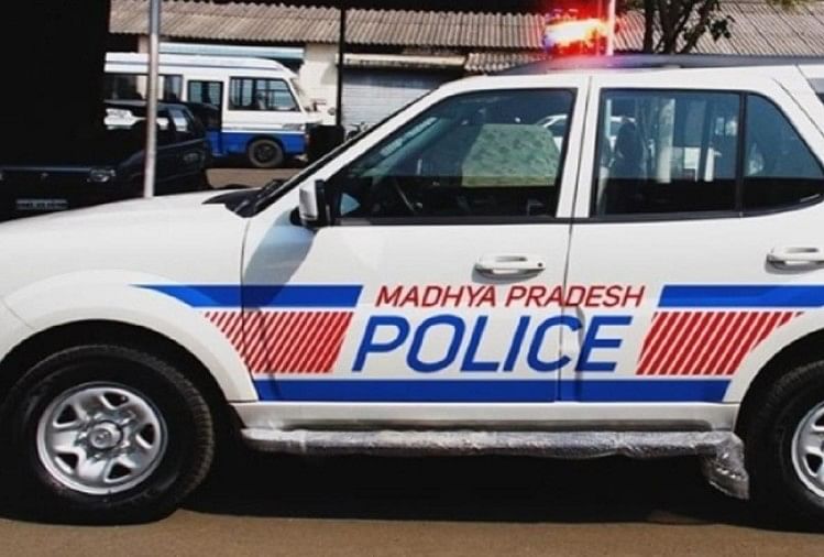 Ditangkap Petugas Polisi Palsu Gunakan Cm Helpline Tantrik Wanita Chhotu Maharaj Said Bergabung Dengan Saya Di Dept Polisi Di Indore