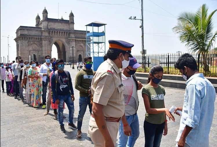Khaskhabar/देश में एक बार फिर कोरोना वायरस अपना कहर बरपा रहा है। कोरोना संक्रमण की दूसरी लहर की रफ्तार बहुत तेज है। महाराष्ट्र, पंजाब और मध्यप्रदेश समेत राज्यों में स्थिति बेहद भयावह हो गई है, इसके चलते कई तरह की पाबंदियां लगाईं जा रहीं हैं। स्वास्थ्य मंत्रालय की ओर से जारी आंकड़ों के मुताबिक, देश में कोविड-19 के मामलों में 10 गुना से