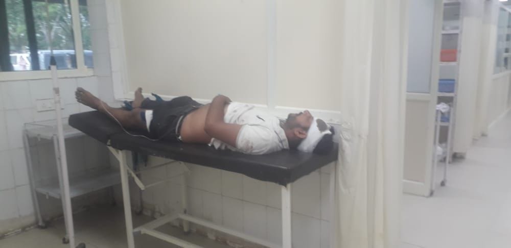 नागरिक अस्पताल में इलाज के लिए दाखिल करवाया गया घायल। संवाद नागरिक अस्पताल में इलाज के लिए दाखिल करवाया गया घायल। संवाद