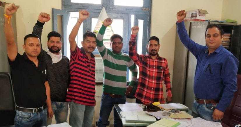 रुद्रपुर के लोनिवि कार्यालय में कार्य बहिष्कार करते कर्मचारी। रुद्रपुर के लोनिवि कार्यालय में कार्य बहिष्कार करते कर्मचारी।
