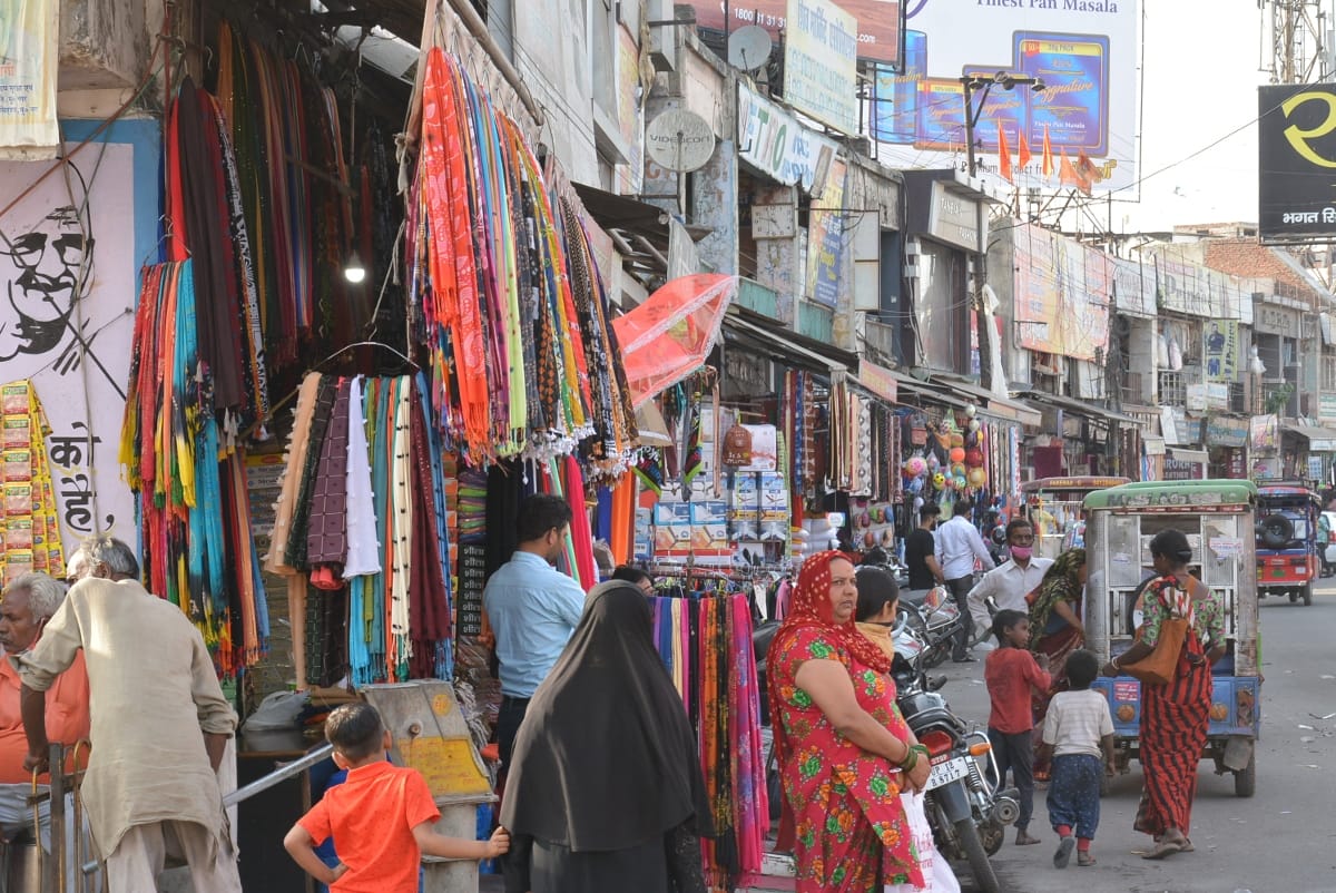 शहर की नगर पालिका मार्किट के फुटपाथ पर किया गया अतिक्रमण। शहर की नगर पालिका मार्किट के फुटपाथ पर किया गया अतिक्रमण।