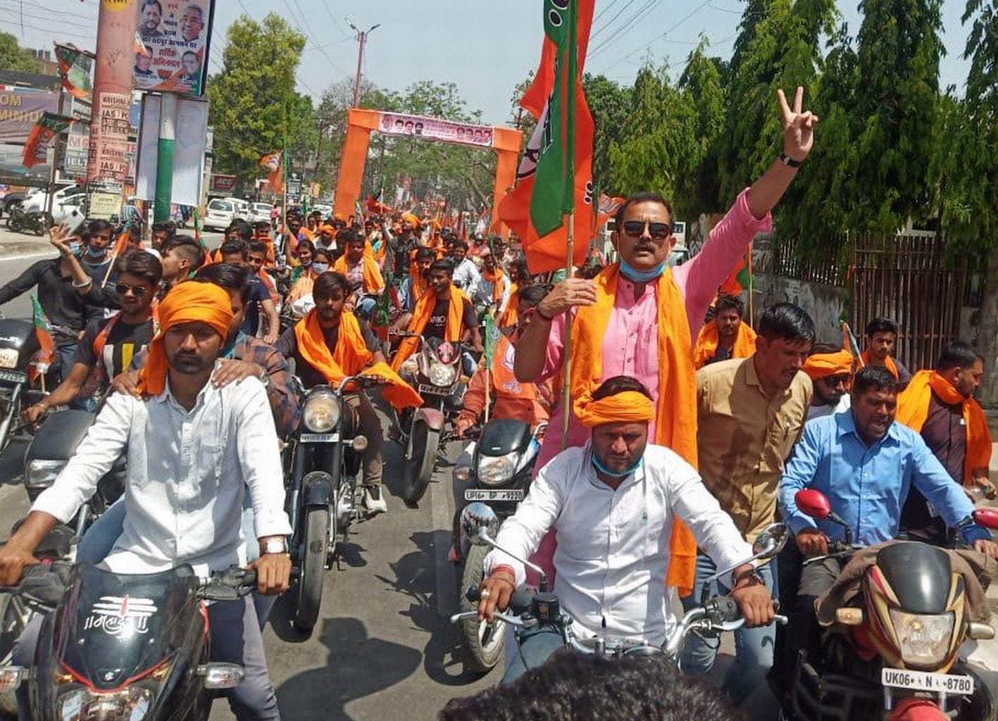 रुद्रपुर में बाइक रैली में शामिल भाजपा कार्यकर्ता। रुद्रपुर में बाइक रैली में शामिल भाजपा कार्यकर्ता।