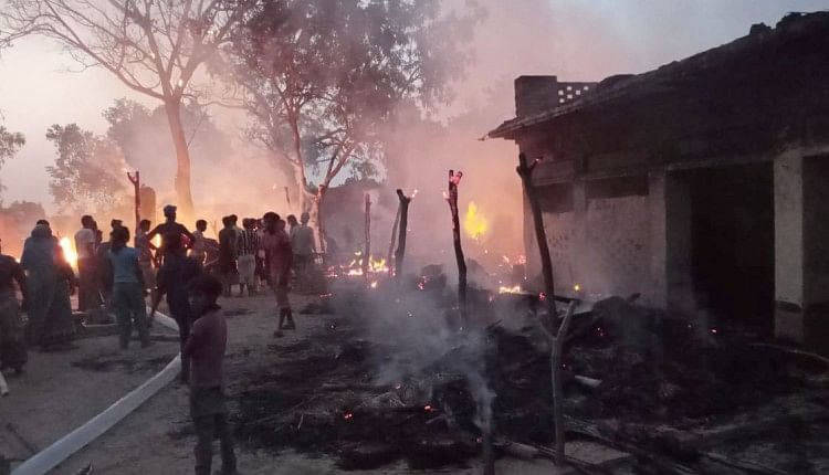 29 Houses Burnt By Fire - आग से 29 घरों की गृहस्थी जली - Unnao News