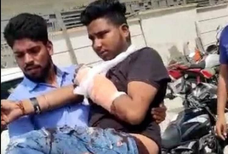 किसान आंदोलन : कुंडली बॉर्डर पर निहंग ने युवक पर तलवार से किया हमला, पीजीआई रोहतक रेफर