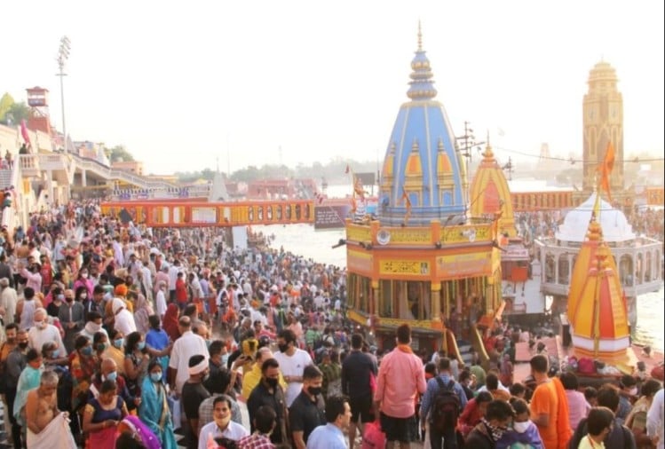 Haridwar Kumbh Mela 2021: Kumbh Become Covid Super Spreader In One Month - कोविड सुपर स्प्रेडर बना कुंभ: 13 महीनों पर भारी पड़े 30 दिन, कई संतों और श्रद्धालुओं ने गंवाई थी जान - Vimarsana News