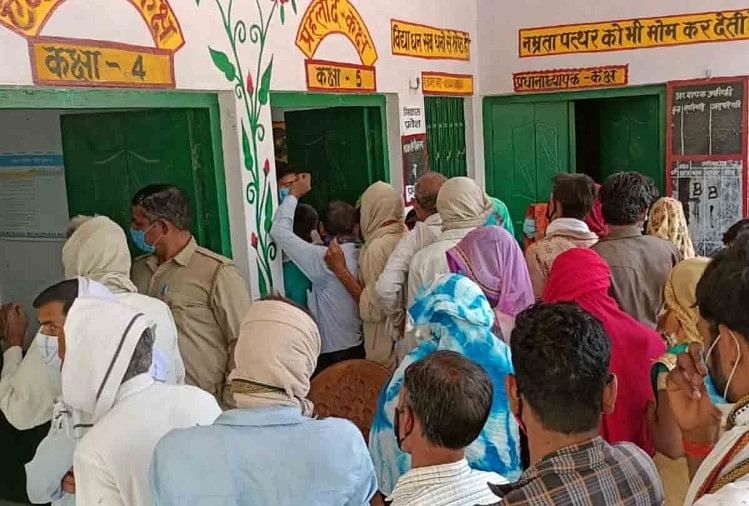 पंचायत चुनाव: कोरोना संक्रमित कर रहा था चुनाव ड्यूटी, पॉजिटिव रिपोर्ट की सूचना मिलने पर गश खाकर गिरे पंचायत चुनाव में कोरोना संक्रमण