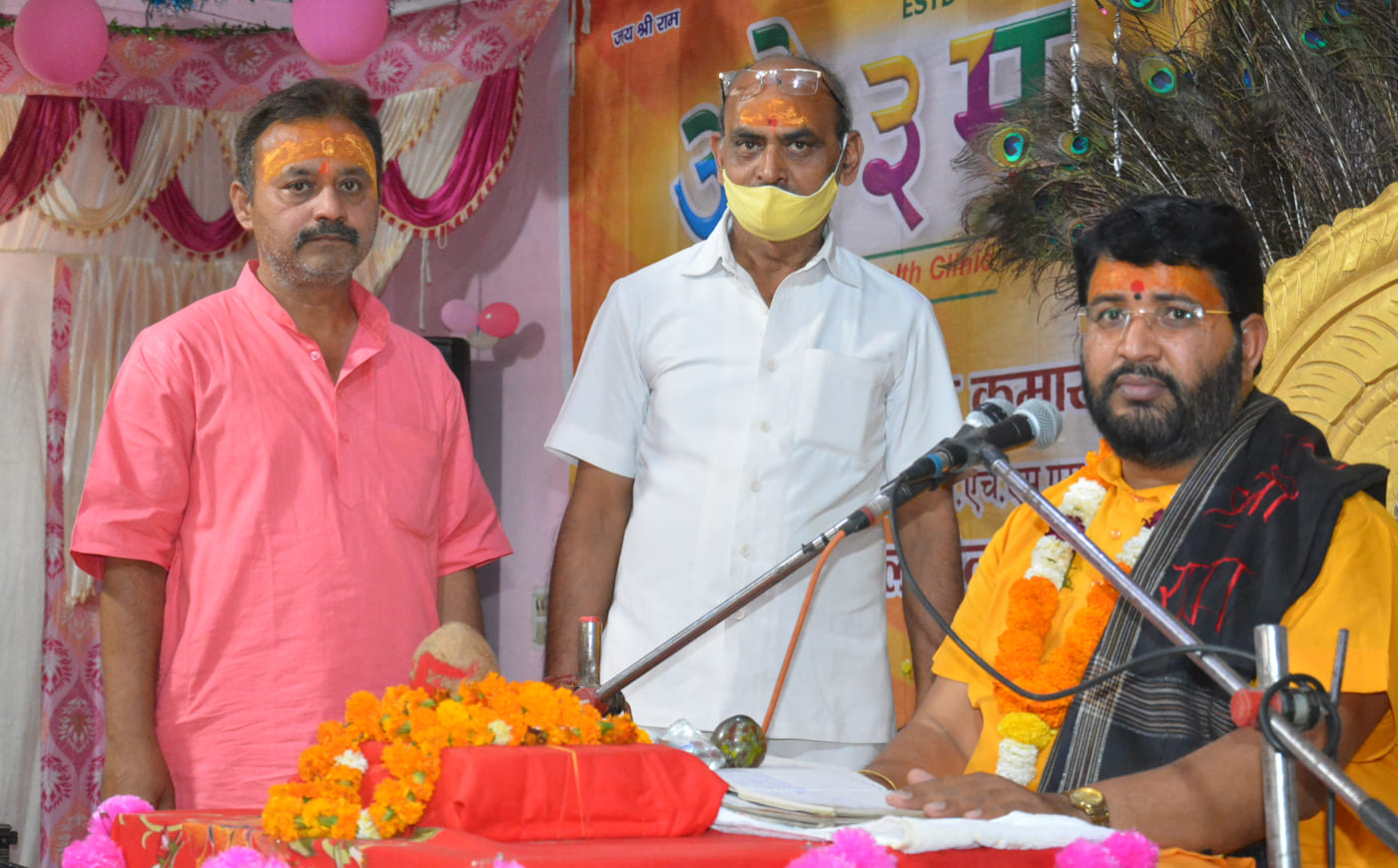 नई मंडी में मनकामनेश्वर मंदिर में राम कथा करते पंडित अरुण मिश्रा। नई मंडी में मनकामनेश्वर मंदिर में राम कथा करते पंडित अरुण मिश्रा।
