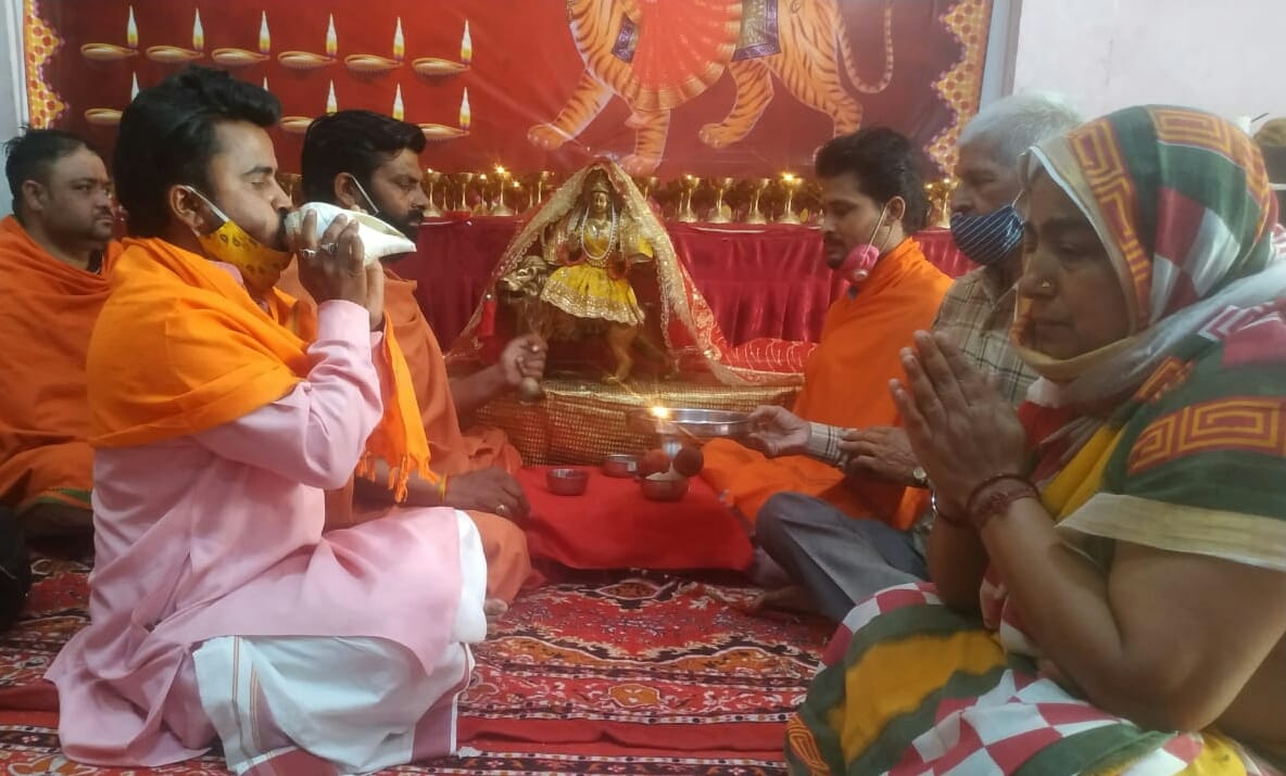पंचम नवरात्र पर राधा विहार स्थित महाशक्ति पीठ वैष्णवी मां काली मंदिर में अभिषेक कराते स्वामी का? पंचम नवरात्र पर राधा विहार स्थित महाशक्ति पीठ वैष्णवी मां काली मंदिर में अभिषेक कराते स्वामी का?
