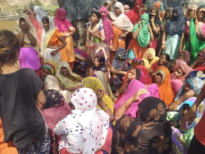 युवक की मौत पर विलाप करते परिजन। युवक की मौत पर विलाप करते परिजन।