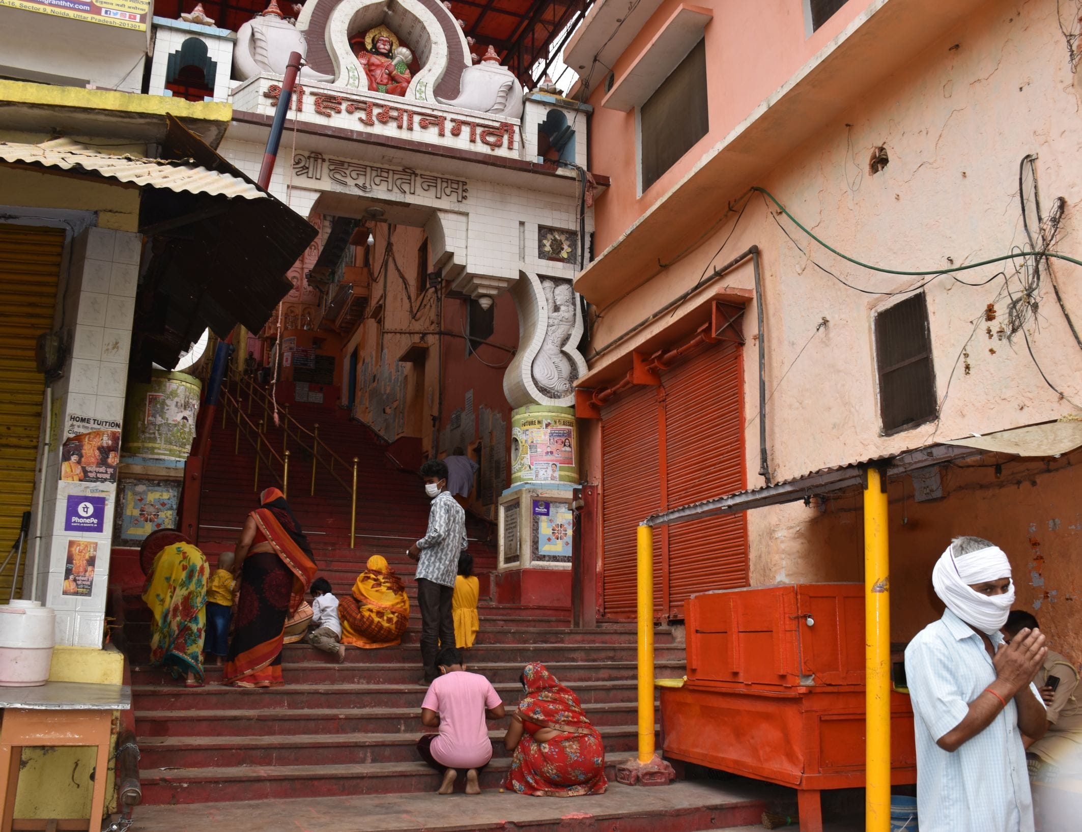 अयोध्या-रामजन्मोत्सव के दौरान हनुमानगढ़ी से श्रद्घाल़ु बिना दर्शन बाहर से ही माथा टेक वापस लौटे अयोध्या-रामजन्मोत्सव के दौरान हनुमानगढ़ी से श्रद्घाल़ु बिना दर्शन बाहर से ही माथा टेक वापस लौटे