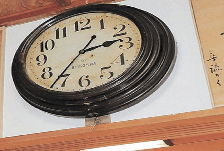 Japan 100 Year Old Clock Stopped By Tsunami But Restarts After 10 Years -  अजब-गजब: भूकंप के कारण इस देश में बंद पड़ी थी 100 साल पुरानी घड़ी, एक दशक  बाद अपने
