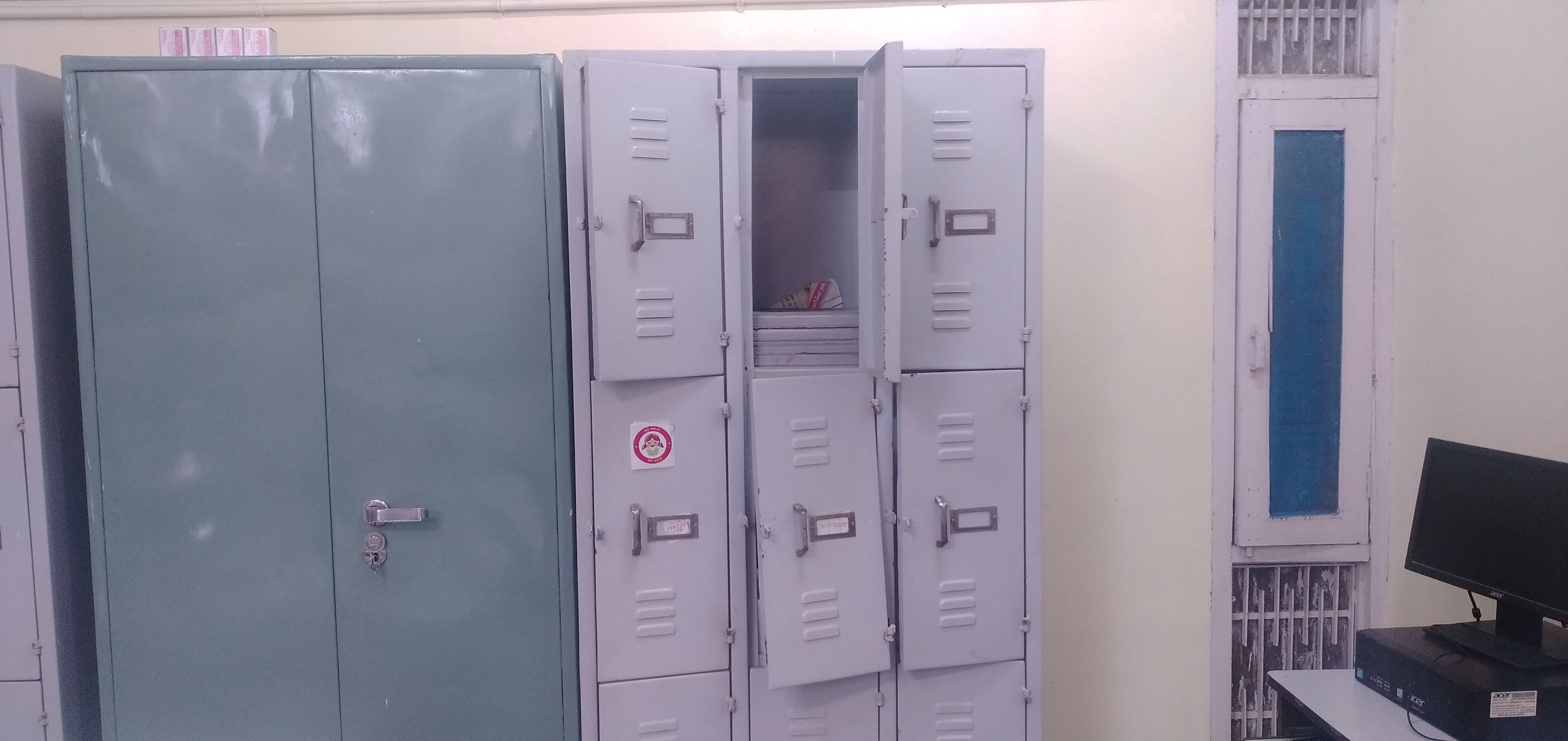 पीपी सेंटर के कमरे में अलमारियों के तोड़े गए ताले। संवाद