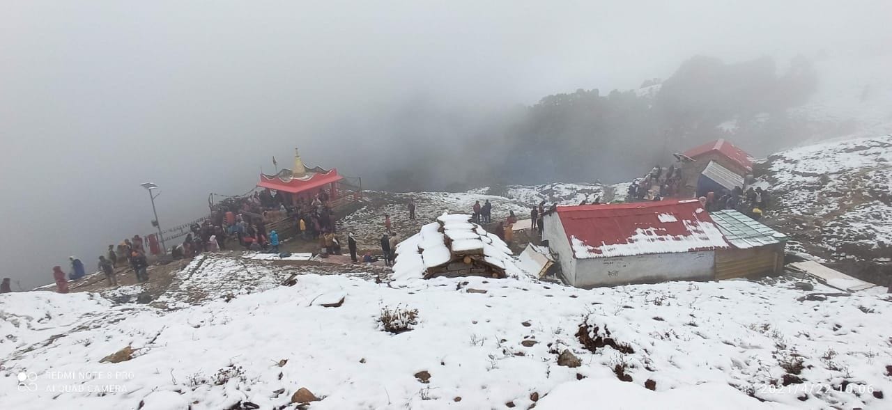 बागेश्वर के चिल्ठा क्षेत्र में गिरी बर्फ। संवाद न्यूज एजेंसी बागेश्वर के चिल्ठा क्षेत्र में गिरी बर्फ। संवाद न्यूज एजेंसी