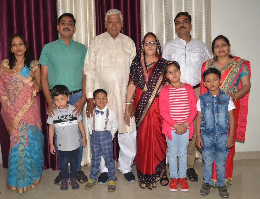 शामली विनोद कुमार चौधरी का परिवार शामली विनोद कुमार चौधरी का परिवार