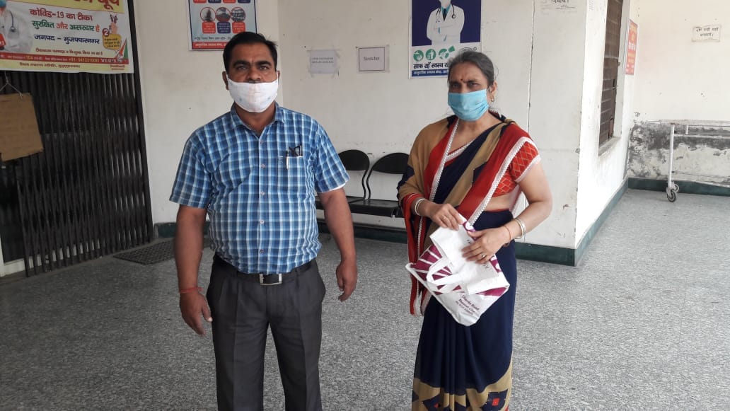 खतौली में समुदायिक स्वास्थ्य केंद्र पर कोविड़-19 का वैक्सीन लगाने पहुंचे लोग वापस जाते हुए। खतौली में समुदायिक स्वास्थ्य केंद्र पर कोविड़-19 का वैक्सीन लगाने पहुंचे लोग वापस जाते हुए।