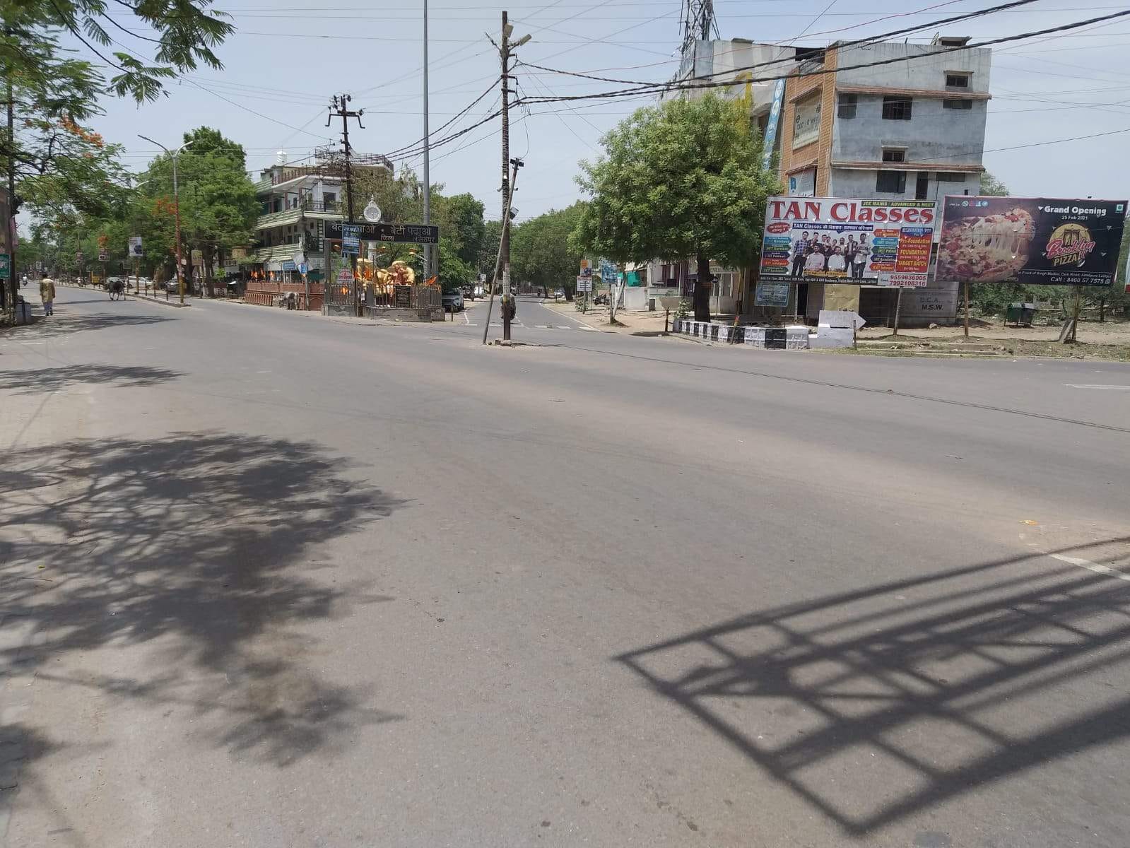 तुवन चौराहे पर छाई वीरानी।