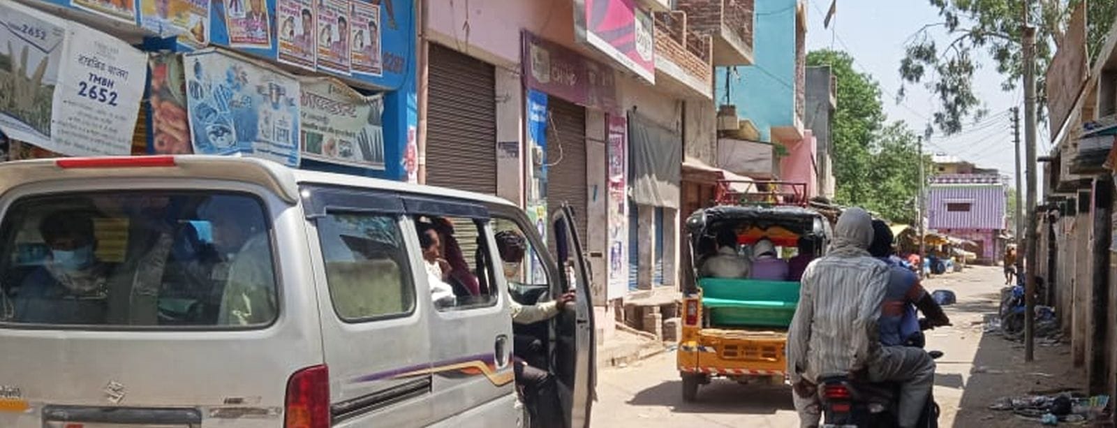 बिनावर में सड़कों पर दिखी चहल पहल। संवाद