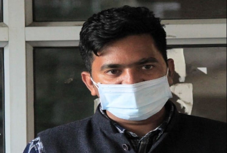 गंभीर मरीजों के लिए आईसीयू में  नहीं हैं बेड, स्वास्थ्य विभाग और प्रशासन बेबस