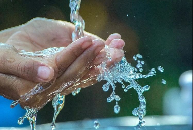 Coronavirus does not spread in water, nothing to worry
