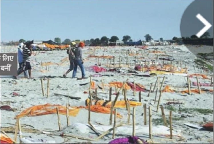 हवा में उड़ी बालू तो गंगा किनारे दिखे दफन शव