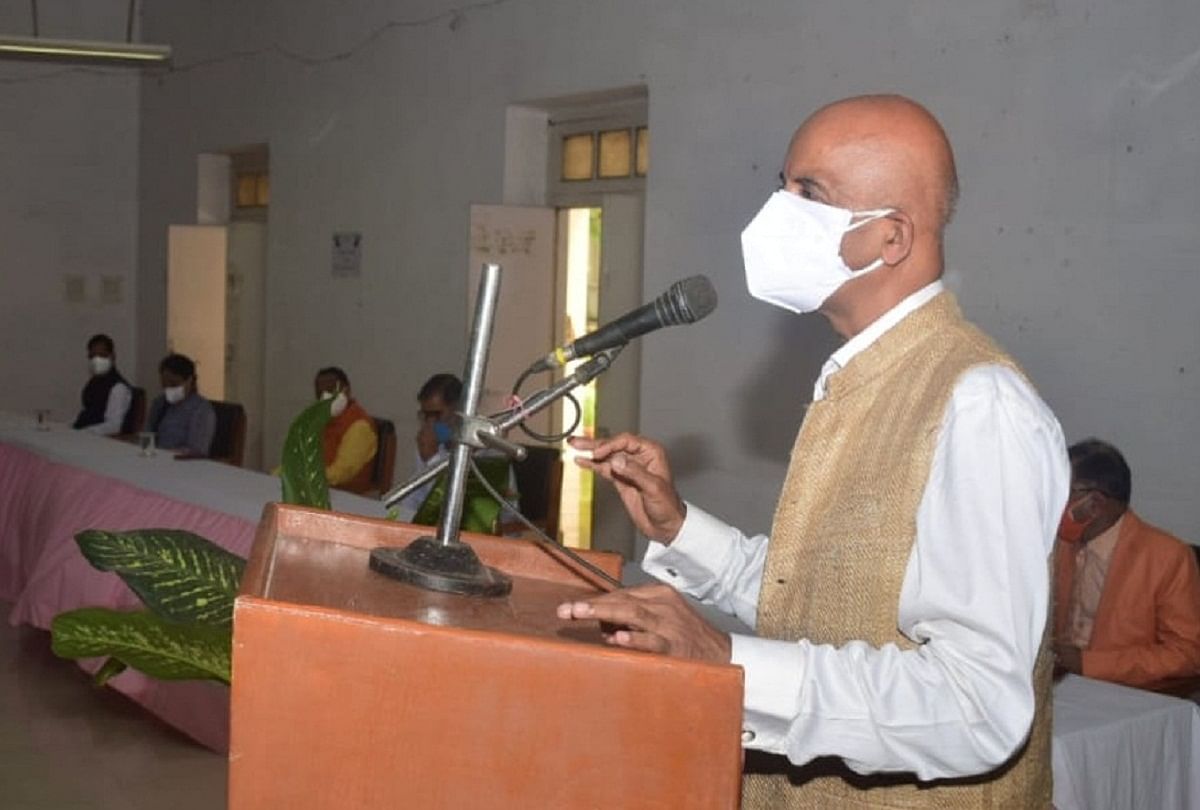 prayagraj news : यूपीपीएससी के चेयरमैन संजय श्रीनेत।