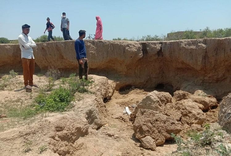 Berita Pratapgarh : Saat menggali tanah, dua wanita meninggal setelah dikubur di gundukan, terjadi kegemparan di keluarga