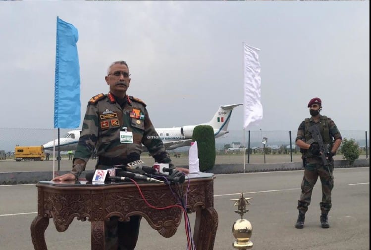 संघर्ष विराम जारी है, जिसे सुनिश्चित करने की जिम्मेदारी पाकिस्तान पर : सेना अध्यक्ष नरवणे