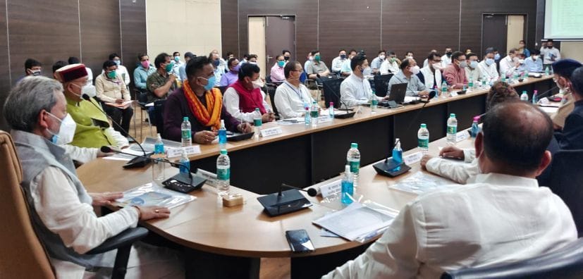 रुद्रपुर के कलक्ट्रेट में अधिकारियों के साथ समीक्षा बैठक करते सीएम तीरथ सिंह रावत। रुद्रपुर के कलक्ट्रेट में अधिकारियों के साथ समीक्षा बैठक करते सीएम तीरथ सिंह रावत।
