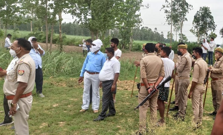 नजीबाबाद के नंगला पिथौरा में हाईवे भूमि प्रकरण का निस्तारण कराने पहुंचा प्रशासन। नजीबाबाद के नंगला पिथौरा में हाईवे भूमि प्रकरण का निस्तारण कराने पहुंचा प्रशासन।