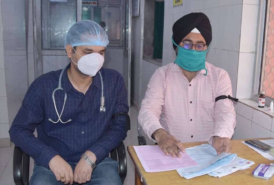 काले पटटी पहनकर विरोध दिवस मनाते आईएमए के चिकित्सक काले पटटी पहनकर विरोध दिवस मनाते आईएमए के चिकित्सक