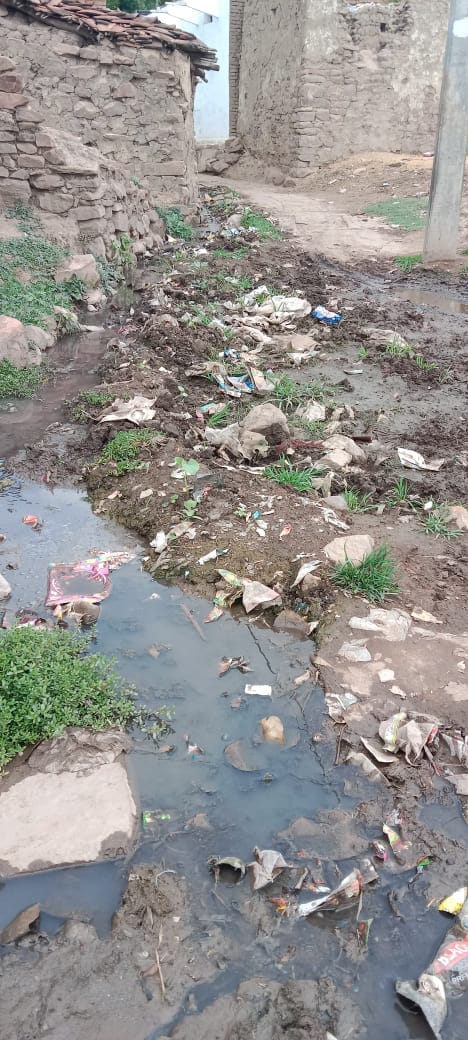 कुशवाहा बस्ती में गली फैला गन्दा पानी कुशवाहा बस्ती में गली फैला गन्दा पानी