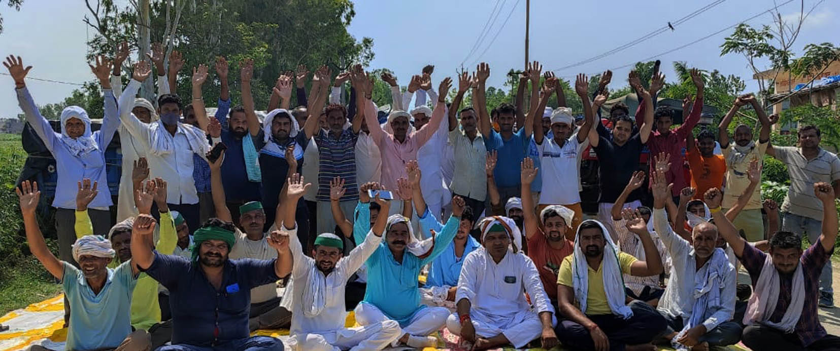 चरथावल के बिरालसी मुख्य मार्ग पर गेहूं केंद्र चालू कराने की मांग को लेकर जाम लगाते किसान चरथावल के बिरालसी मुख्य मार्ग पर गेहूं केंद्र चालू कराने की मांग को लेकर जाम लगाते किसान