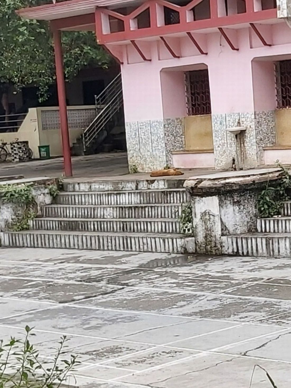 काशीपुर में सूखा पड़ा द्रोणा सागर का स्नान कुंड। काशीपुर में सूखा पड़ा द्रोणा सागर का स्नान कुंड।