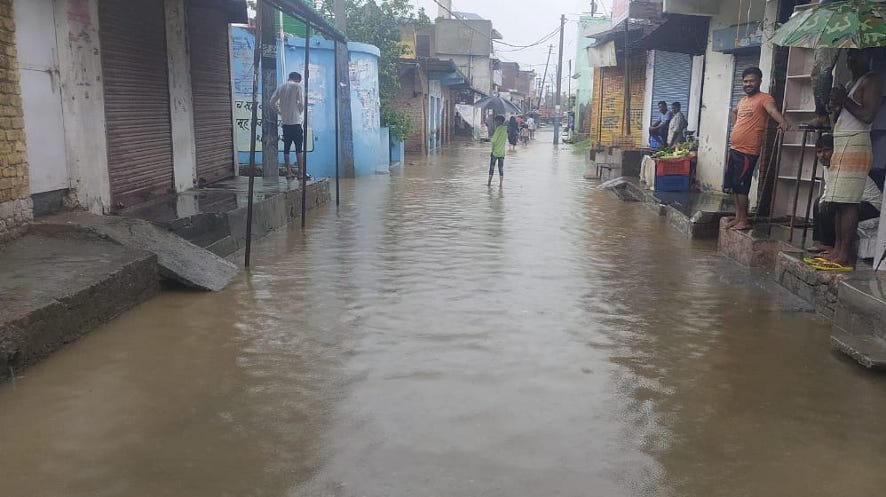 भागूवाला में नालियां चोक होने से जलभराव। भागूवाला में नालियां चोक होने से जलभराव।