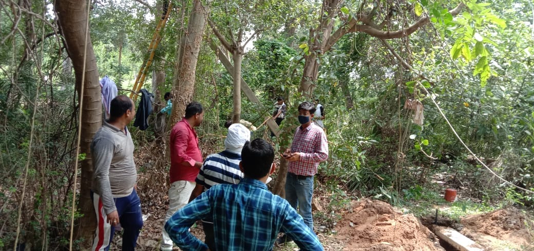 कैप्सन -2-नीचे से क्षतिग्रस्त खंभा 3- मौके पर कार्य करवाते जेई कैप्सन -2-नीचे से क्षतिग्रस्त खंभा 3- मौके पर कार्य करवाते जेई