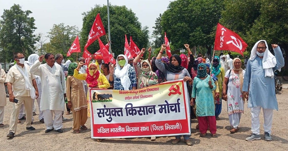 शहर में प्रदर्शन करते किसान संगठन के पदाधिकारी। संवाद शहर में प्रदर्शन करते किसान संगठन के पदाधिकारी। संवाद
