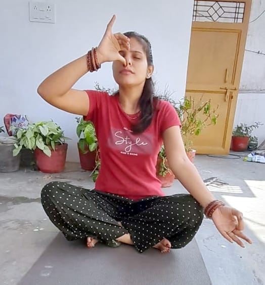 बिजनौर में विश्व योग दिवस पर योग करती आरबीडी की छात्रा। बिजनौर में विश्व योग दिवस पर योग करती आरबीडी की छात्रा।