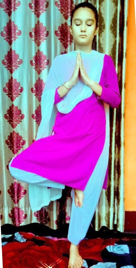 बिजनौर में विश्व योग दिवस पर योग करती आरबीडी की छात्रा। बिजनौर में विश्व योग दिवस पर योग करती आरबीडी की छात्रा।