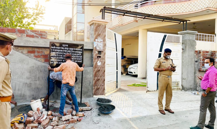 - सहारनपुर में गैंगस्टर विनोद शर्मा व दिनेश शर्मा की बसंत बिहार स्थित संपत्ति को कुर्क कर नोटिस ब? - सहारनपुर में गैंगस्टर विनोद शर्मा व दिनेश शर्मा की बसंत बिहार स्थित संपत्ति को कुर्क कर नोटिस ब?