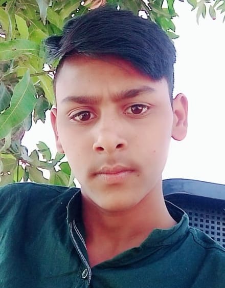 बढ़ापुर क्षेत्र में रामगंगा नदी में डूबने वाले किशोर अंकुश का फाइल फोटो।