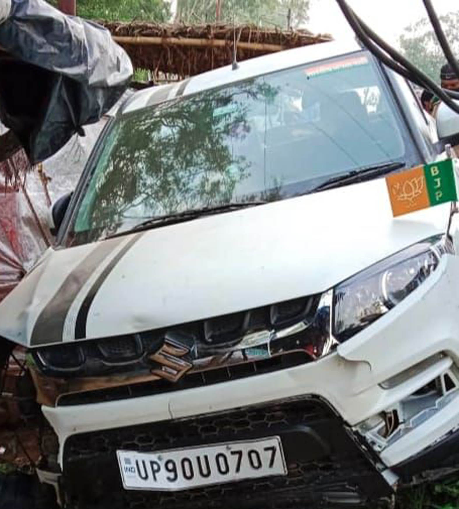 Speeding car entered the hut, innocent died