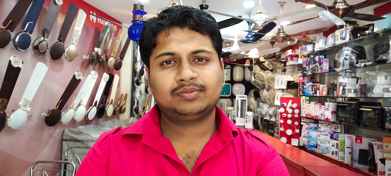 वत्सल, इलैक्ट्रॉनिक्स सामान विक्रेता वत्सल, इलैक्ट्रॉनिक्स सामान विक्रेता