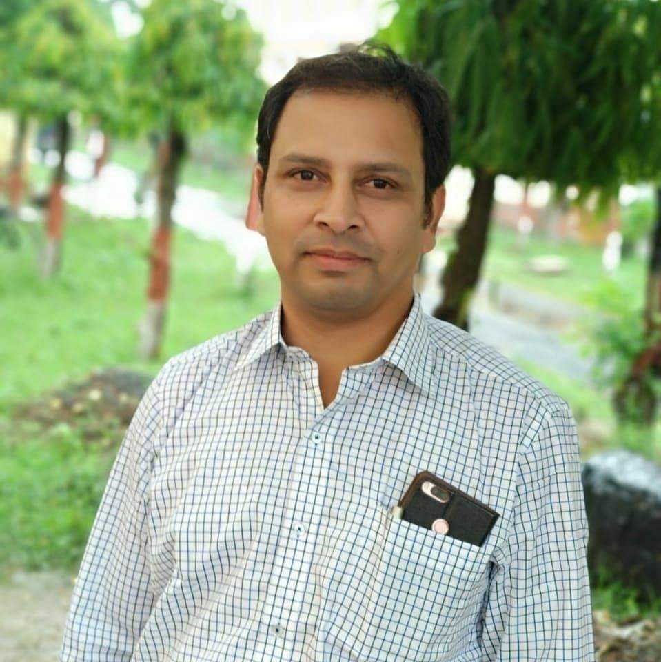 एसोसिएट प्रोफेसर डॉ. गिरिजा शंकर महोबिया 