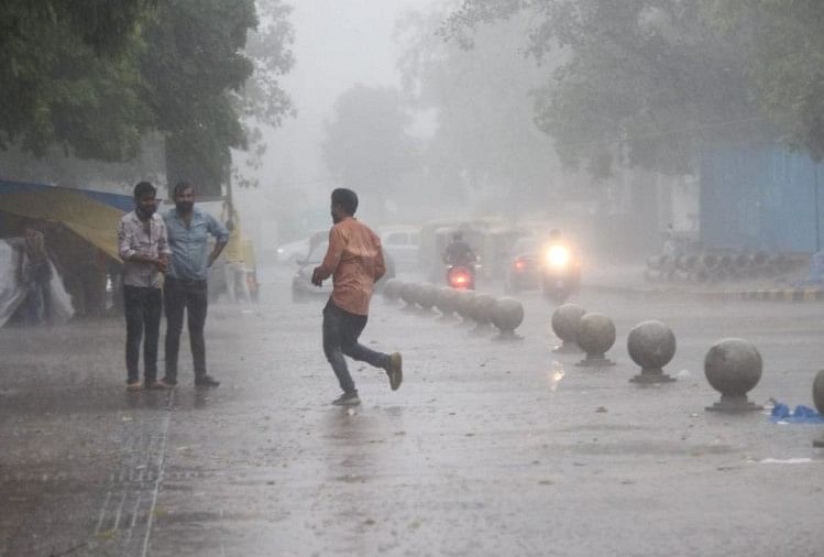 Delhi Ncr Weather Update: Rain In Delhi Ncr Brings Relief From Heat -  दिल्ली-एनसीआर का मौसम: आज भी बारिश की संभावना, मानसून अब भी कुछ दिन दूर -  Amar Ujala Hindi News