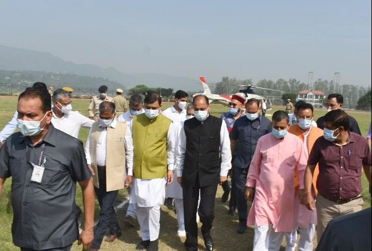बिलासपुर पहुंचे मुख्यमंत्री जयराम ठाकुर।